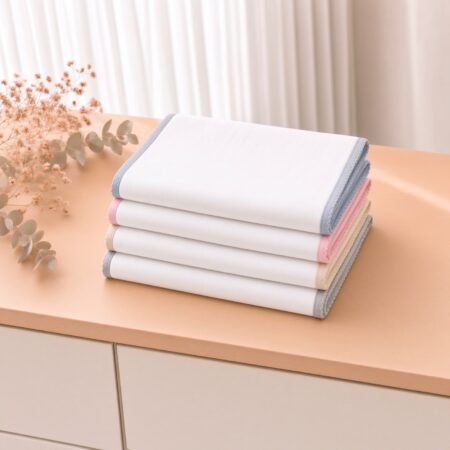 Fralda em algodão lisa com rebordo em azul, rosa, bege ou cinza | ikisbaby