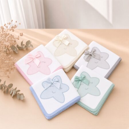 Fralda de pano 100% algodão 60x60cm com aplicação de estrela e laço em cores pastel | Ikisbaby