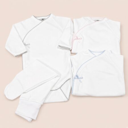Conjuntos interiores de bebé em algodão branco com contorno e laço: cinza, rosa e azul claro, estilo kimono e calças com pés