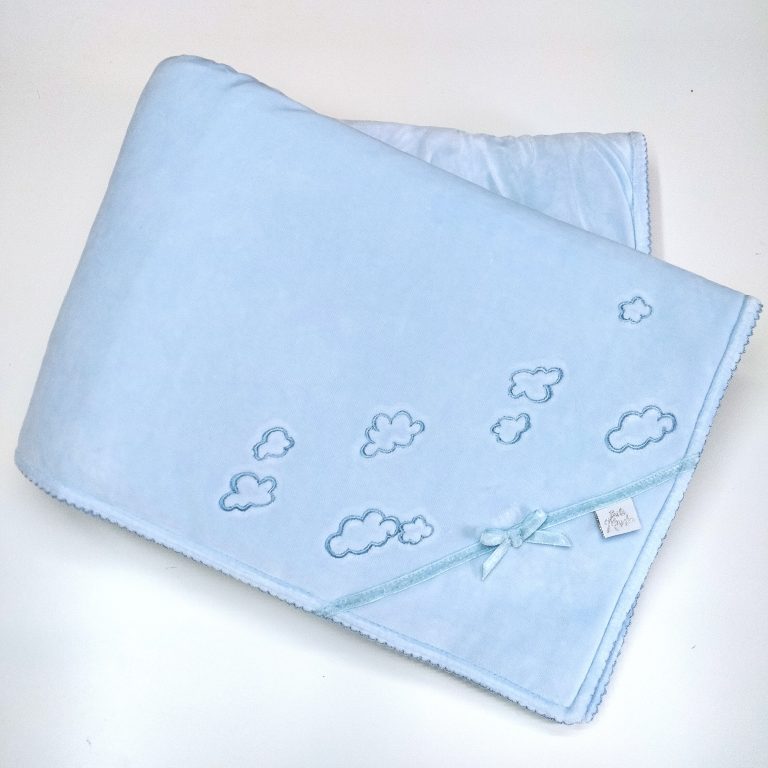 manta veludo nuvens azul
